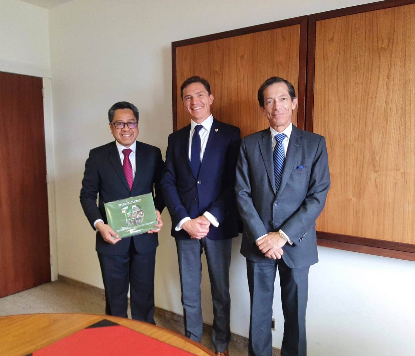 Reunión de Nicolás Pérez con el Embajador de Colombia en Bruselas