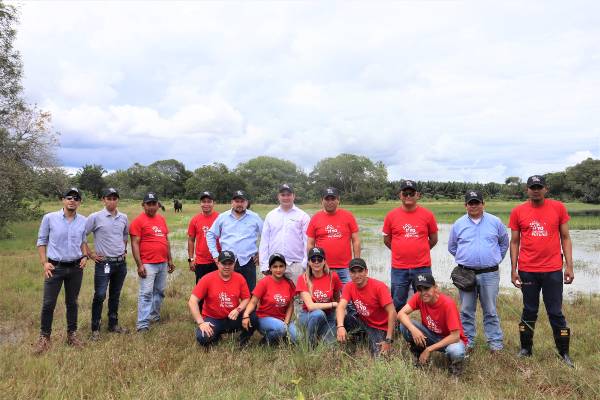 Productores, Equipo de Agropecuaria Santamaría y equipo de Extensión de Cenipalma, municipio de San Martín, Meta, Zona Oriental