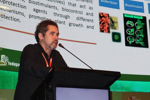 Fabio Lopes Olivares, Investigador Principal y experto en Suelos con énfasis en Microbiología y Bioquímica de la Universidade Estadual do Norte Fluminense de Brasil,
