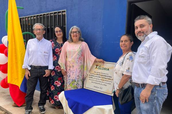 Hacienda La Gloria donó sala de informática a institución educativa en la Mata, Cesar