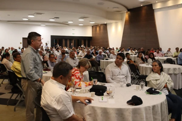 Masiva participación en los Diálogos Palmeros realizados en Bucaramanga 