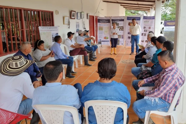 Fortalecimiento de la campaña "De la mano contra la PC" con productores beneficiados con recursos de los convenios entre MADR y Cenipalma. 
