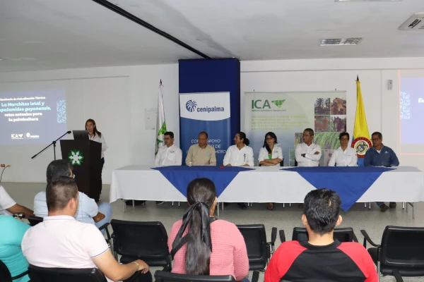 Panelistas invitados al Seminario, quienes compartieron experiencias en el manejo de plagas y enfermedades en sus cultivos