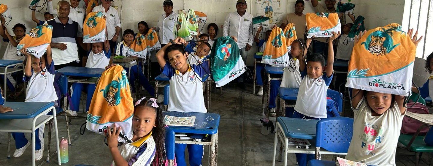 Fundación Bioplanta entrega más de 1.000 kits escolares a estudiantes rurales del Urabá