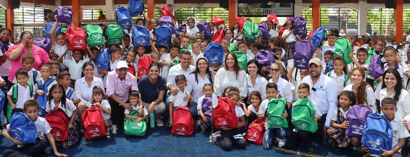 La Fundación Sembrando un Sueño, la Extractora Loma Fresca y Cargill, entregaron 310 kits escolares a niños del sur de Bolívar
